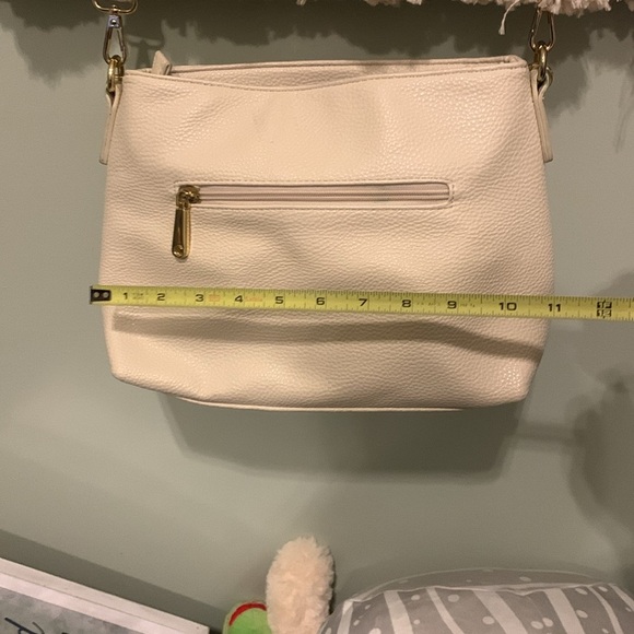 Cream Faux Leather Gold Trim Crossbody Shoulder Bag Charming Charlie’s - Picture 10 of 11
